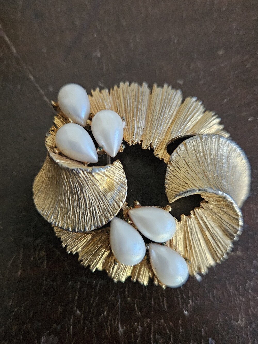 VTG BSK Signed Faux Pearl Brooch Gold Tone Fan Wreath Mid Century Pin MCM